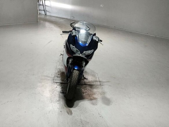 2019 Honda VFR 800, белый - вид 2