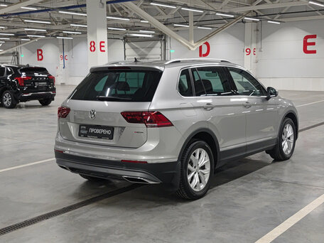 2018 Volkswagen Tiguan II, серебристый, 2940000 рублей, вид 5