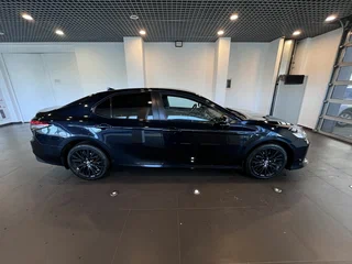 2018 Toyota Camry VIII (XV70), синий, 2490000 рублей, вид 2