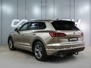 2018 Volkswagen Touareg III, бежевый, 4139000 рублей, вид 2
