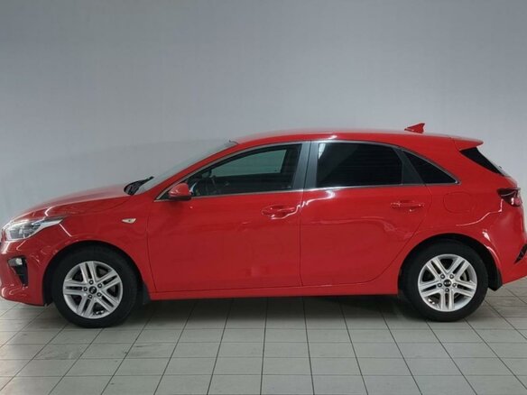 2020 Kia Ceed III, красный, 2000000 рублей - вид 2