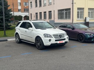 2008 Mercedes-Benz M-Класс 550 II (W164) Рестайлинг, белый, 1300000 рублей, вид 3