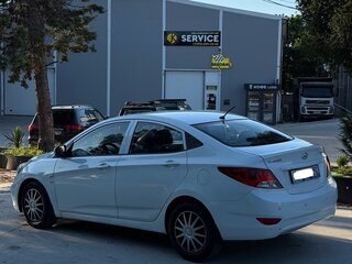 2013 Hyundai Solaris I, белый, 665000 рублей, вид 4