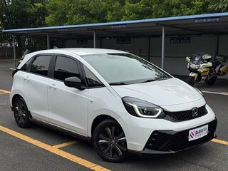 2022 Honda Fit IV Рестайлинг, белый, 990000 рублей, вид 1