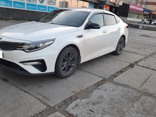 2019 Kia Optima IV Рестайлинг, белый, 1570000 рублей, вид 3
