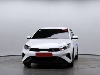 2024 Kia K3 II Рестайлинг, белый, 1950000 рублей, вид 3