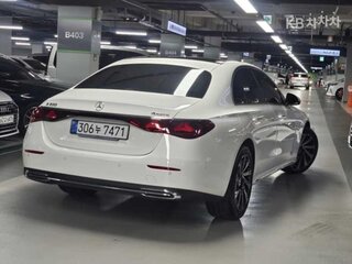 2024 Mercedes-Benz E-Класс 300 VI (W214, S214), белый, 7710000 рублей, вид 4