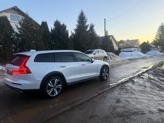 2020 Volvo V60 Cross Country II, белый, 4300000 рублей, вид 1