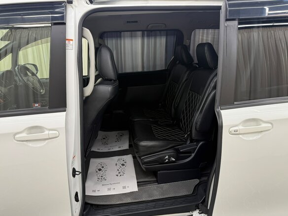 2015 Toyota Voxy III (R80), белый, 1699000 рублей - вид 19