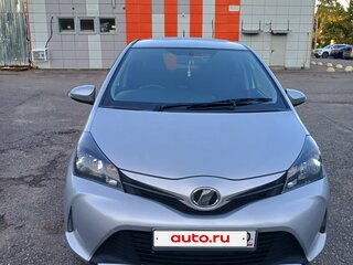 2015 Toyota Vitz III (XP130) Рестайлинг, серый, 860000 рублей, вид 1