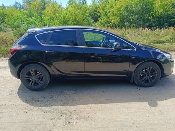 2010 Opel Astra J, чёрный, 800000 рублей - вид 3