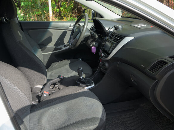 2014 Hyundai Solaris I, белый, 740000 рублей - вид 12