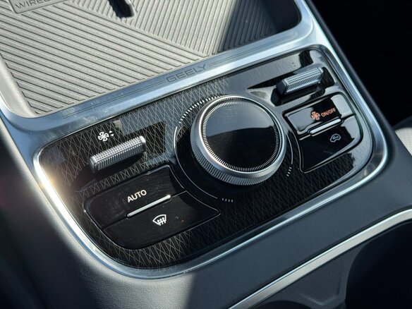 2026 Geely EX5 Гибрид EM-i, чёрный - вид 16