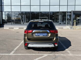 2020 Mitsubishi Outlander III Рестайлинг 3, коричневый, 1999000 рублей, вид 4