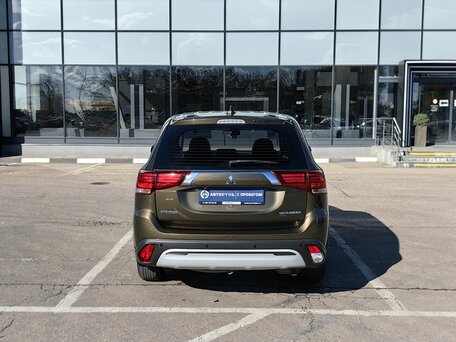 2020 Mitsubishi Outlander III Рестайлинг 3, коричневый, 1999000 рублей, вид 4
