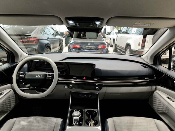 2025 Kia Carnival IV Рестайлинг, серый, 5740000 рублей - вид 13