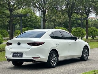 2022 Mazda 3 Axela IV (BP), белый, 1100000 рублей, вид 4