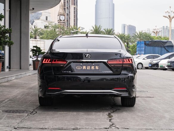 2025 Lexus LS 500h V Рестайлинг, чёрный, 16666666 рублей - вид 3
