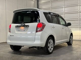 2010 Toyota Ractis I, белый, 649911 рублей, вид 4