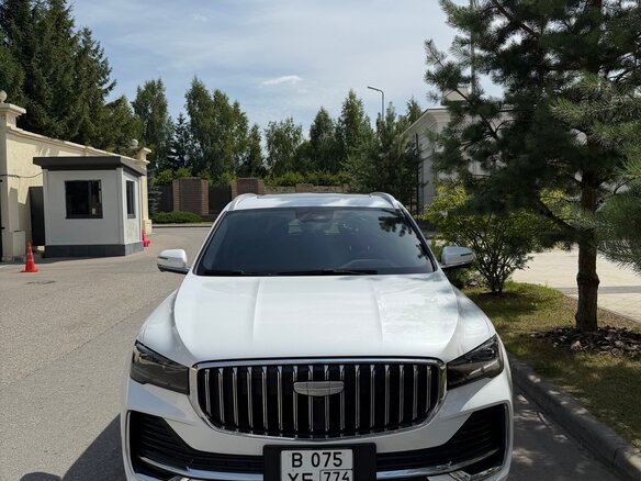 2025 Geely Monjaro (Xingyue L) I Рестайлинг (China Market), белый, 3770000 рублей - вид 2