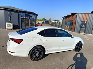 2021 Skoda Octavia IV (A8), белый, 1650000 рублей, вид 5