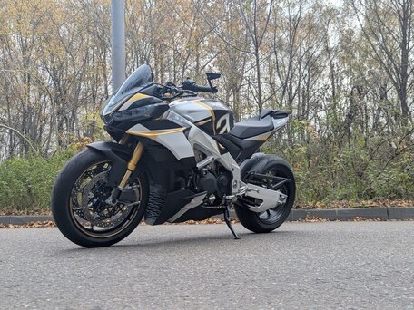 2024 Aprilia Tuono V4, белый, 2100000 рублей, вид 2
