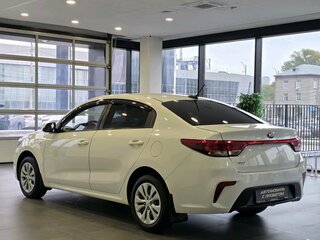 2019 Kia Rio IV, белый, 990000 рублей, вид 5
