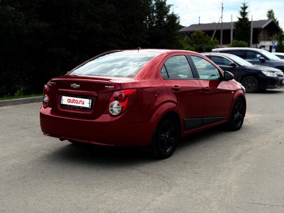 2012 Chevrolet Aveo II, красный, 730000 рублей - вид 2