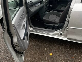 2005 Mazda Demio II (DY) Рестайлинг, серебристый, 320000 рублей, вид 5