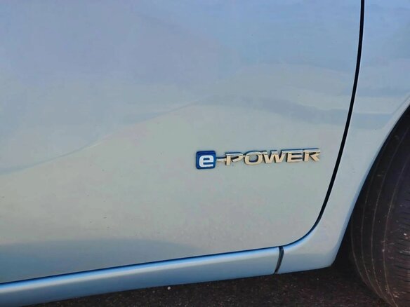 2017 Nissan Note e-Power II Рестайлинг, голубой, 1180000 рублей - вид 17
