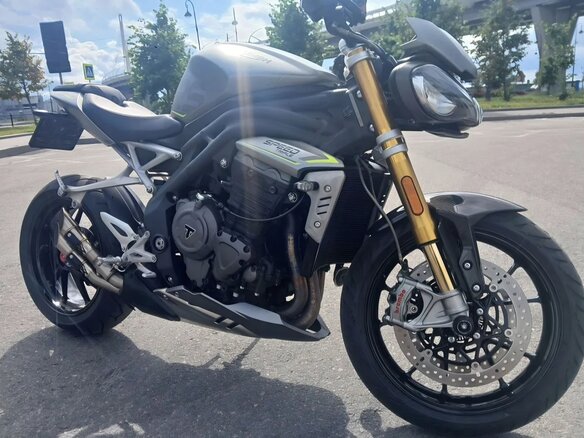 2020 Triumph Speed Triple, серый, 1230000 рублей - вид 11