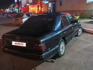 1994 Mercedes-Benz E-Класс 200 I (W124), чёрный, 190000 рублей, вид 5