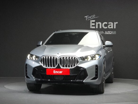 2025 BMW X6 40i III (G06) Рестайлинг, серебристый - вид 2