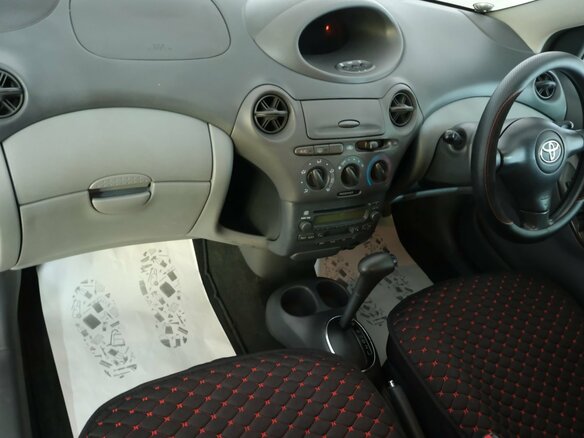 2002 Toyota Vitz I (P10), красный, 479000 рублей - вид 15