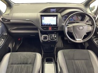2021 Toyota Esquire I Рестайлинг, белый, 1940000 рублей, вид 4