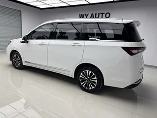 2022 Wuling Jiachen, белый, 1100000 рублей, вид 2