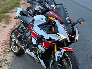 2022 Yamaha YZF-R1, белый, 1699900 рублей, вид 3