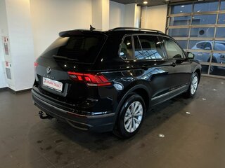 2021 Volkswagen Tiguan II Рестайлинг, чёрный, 2420000 рублей, вид 3