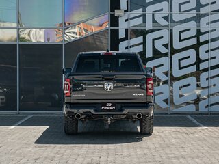 2021 Ram 1500 Crew Cab V, серый, 5200000 рублей, вид 4