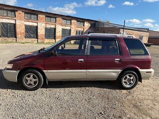 1992 Mitsubishi Chariot II, красный, 350000 рублей, вид 3