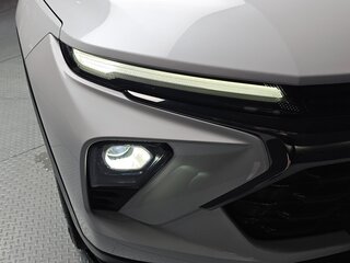 2023 Chevrolet TrailBlazer III Рестайлинг, белый, 1120444 рублей, вид 3