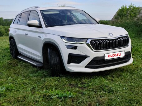 2022 Skoda Kodiaq I Рестайлинг, белый, 2670000 рублей, вид 4