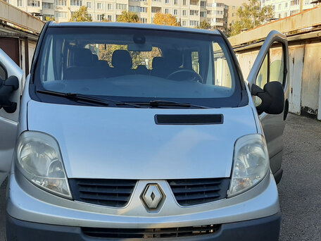 2010 Renault Trafic II Рестайлинг, серебристый, 1100000 рублей, вид 2
