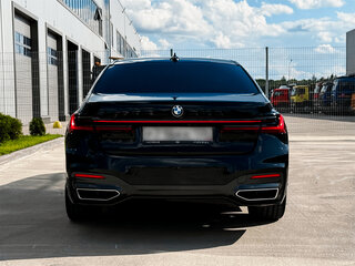 2020 BMW 7 серии 750d xDrive VI (G11/G12) Рестайлинг, чёрный, 7100000 рублей, вид 4