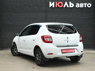 2018 Renault Sandero II Рестайлинг, белый, 800000 рублей, вид 4