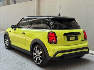 2023 Mini Hatch Cooper III (F55/F56) Рестайлинг 2, жёлтый, 2400000 рублей, вид 3