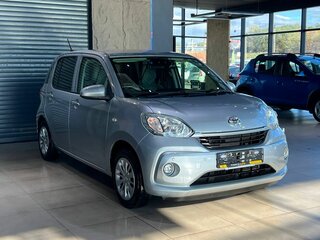 2018 Toyota Passo III Рестайлинг, серебристый, 945000 рублей, вид 3