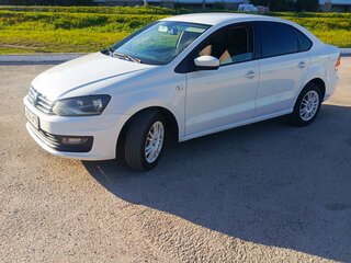2015 Volkswagen Polo V Рестайлинг, белый, 670000 рублей, вид 1