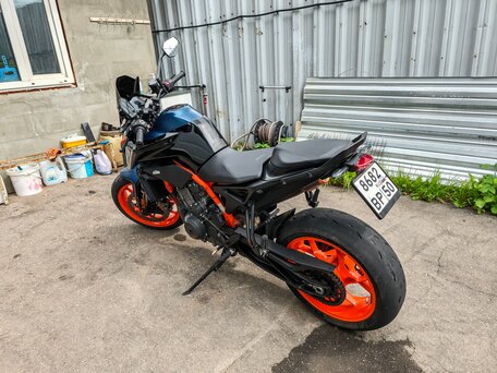 2022 KTM 890 Duke R, чёрный, 900000 рублей, вид 5