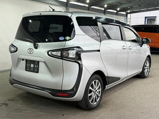 2018 Toyota Sienta II Рестайлинг, серебристый, 1459000 рублей, вид 5
